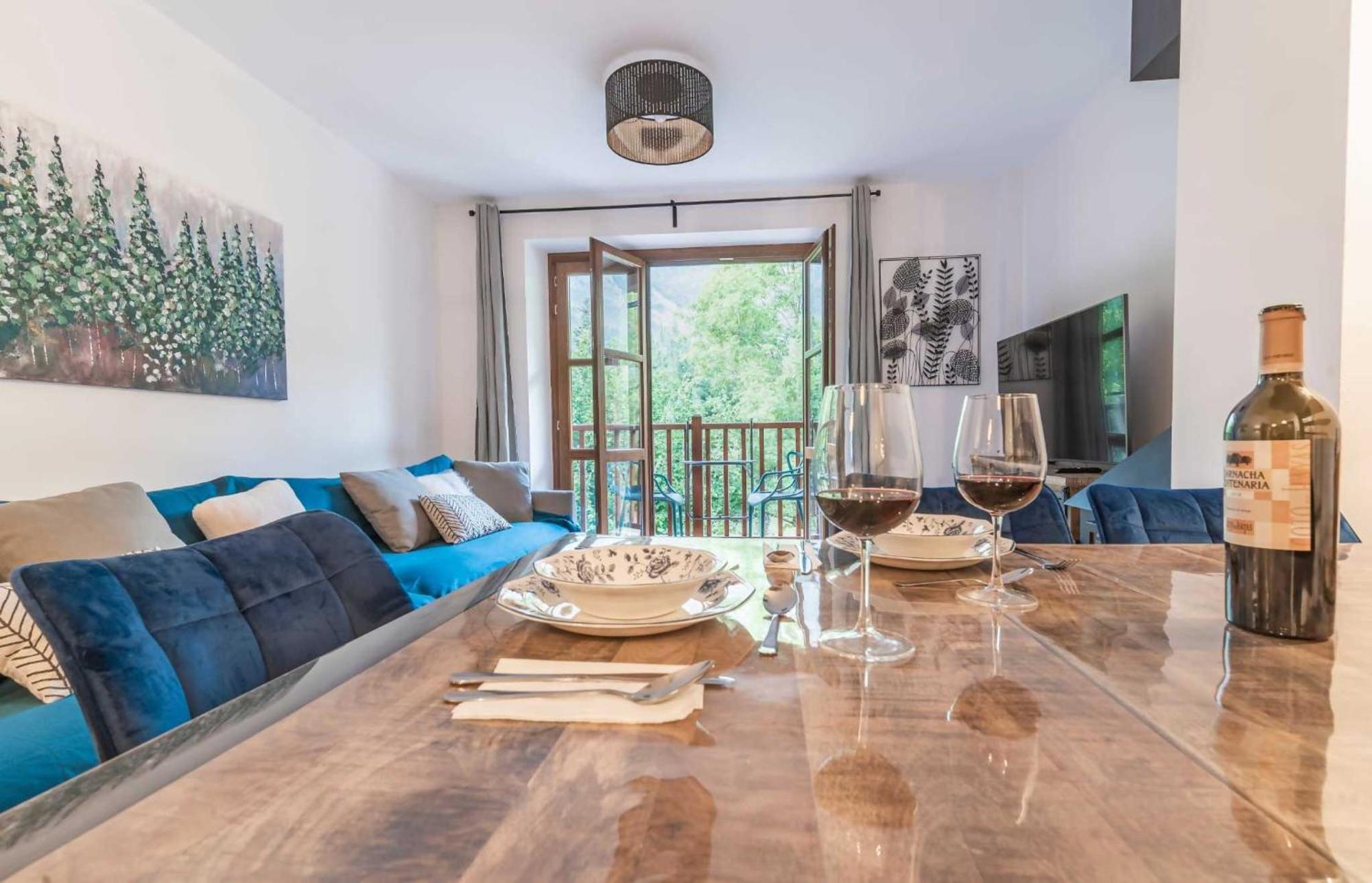 Loira Casa Sanchines Duplex De Lujo En Benasque Apartment Exterior photo