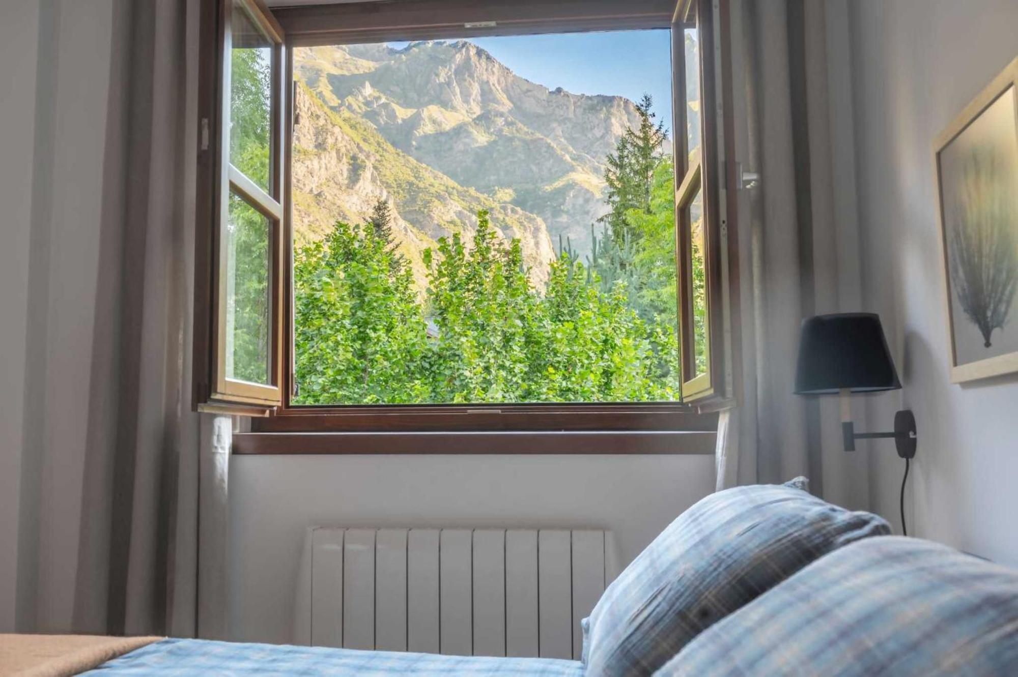 Loira Casa Sanchines Duplex De Lujo En Benasque Apartment Exterior photo